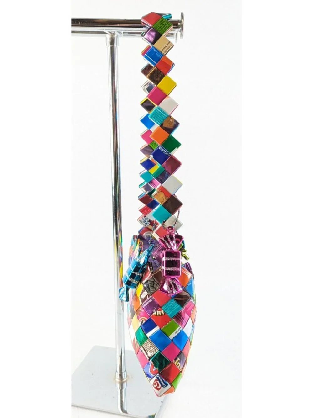 Unbranded wrapper weaved